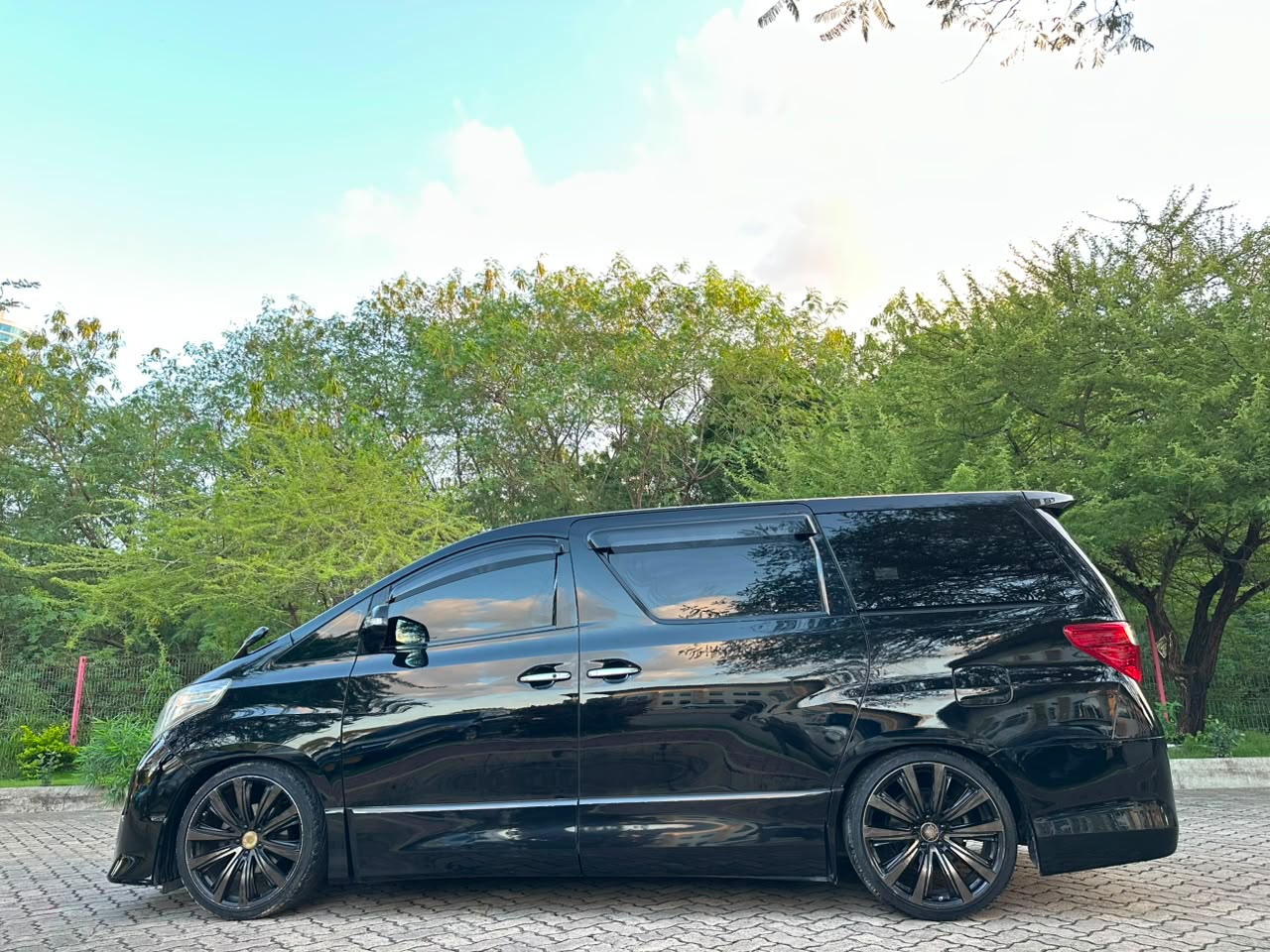 ALPHARD thumbnail 6